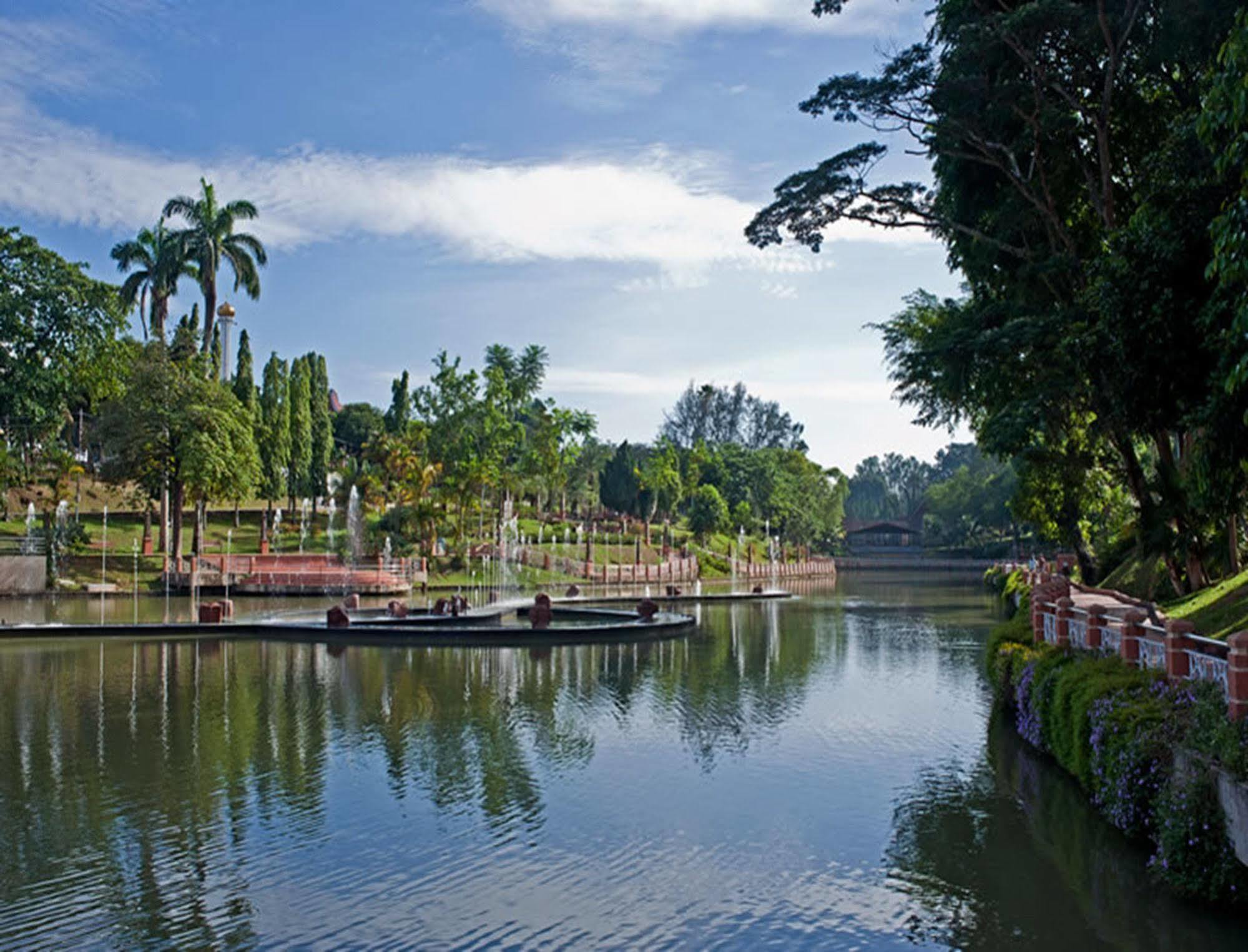 Royale Chulan Hotel 5*
